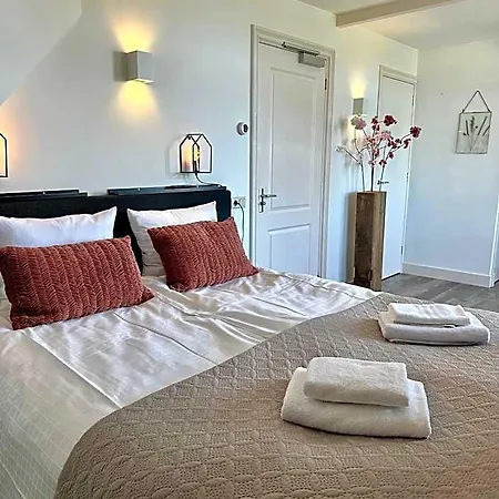 De Stadshoeve Bed and Breakfast 4*